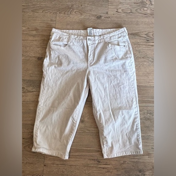 Just My Size Pants - JMS Plus Size 22 White Capri Pockets